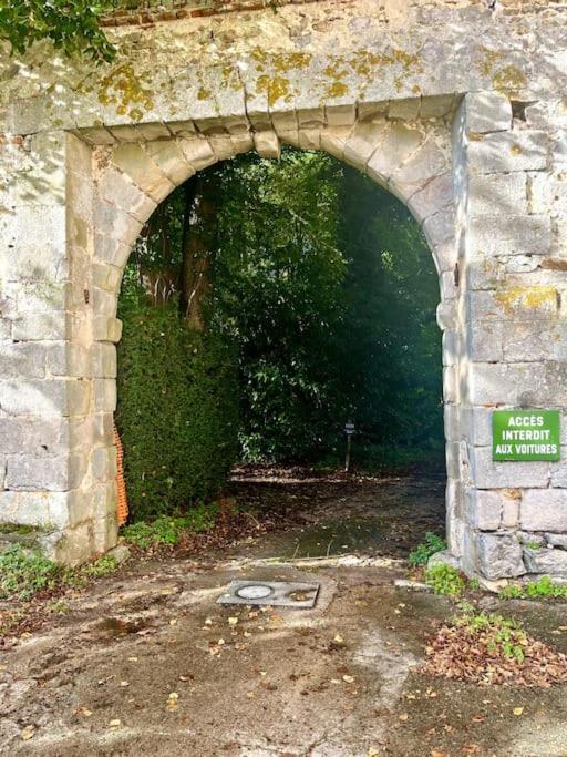 Cozy Flat In Castle Near Fontainebleau - 10 Min Apartment Fleury-en-Biere Bagian luar foto