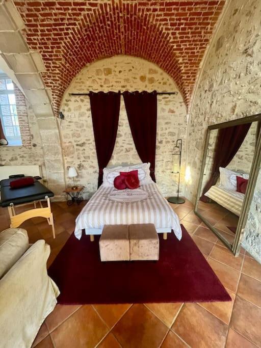 Cozy Flat In Castle Near Fontainebleau - 10 Min Apartment Fleury-en-Biere Bagian luar foto