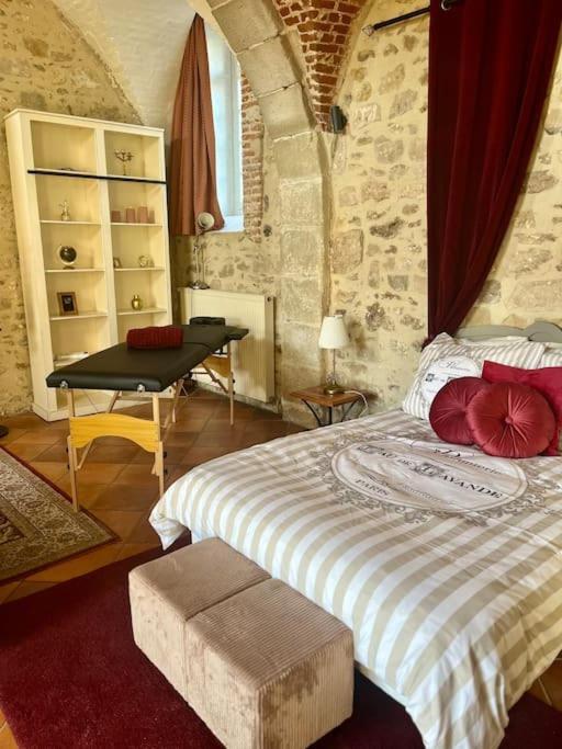 Cozy Flat In Castle Near Fontainebleau - 10 Min Apartment Fleury-en-Biere Bagian luar foto